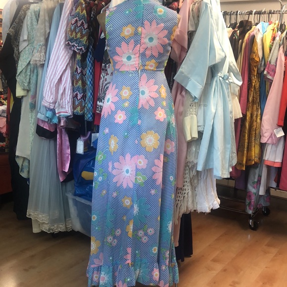 Vintage Rag Dolls-70’s- bright floral print , sleeveless dress- smocked bodice - Picture 5 of 9